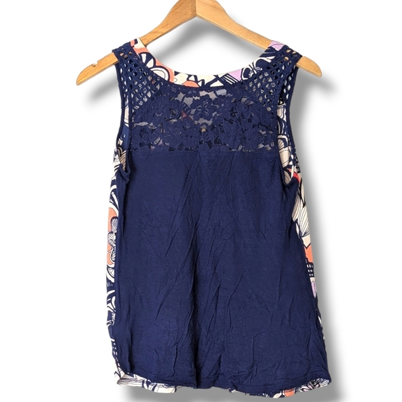 Express Chiffon V Neck Sleeveless Blouse in Retro Geometric Floral Print: Small - Picture 5 of 7